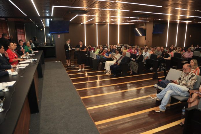 Sessão especial da Alepa: parlamentares e educadores buscam caminhos contra violência em escolas