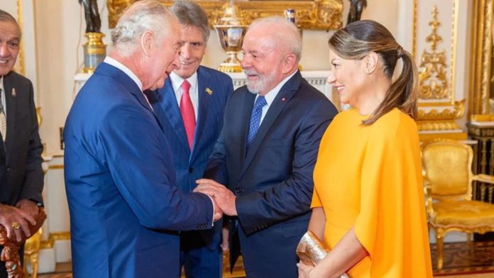 Coroação: Rei diz a Lula para cuidar da Amazônia