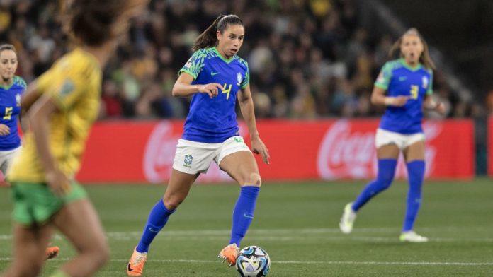 Rafaelle e Tamires comentam a eliminação do Brasil na Copa