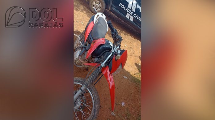 Polícia prende suspeito com pistola e recupera moto furtada